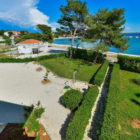 Apartments In House Liveric, In Vir At The Beach Екстер'єр фото