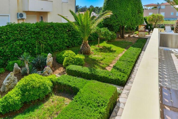 Apartments In House Liveric, In Vir At The Beach Екстер'єр фото