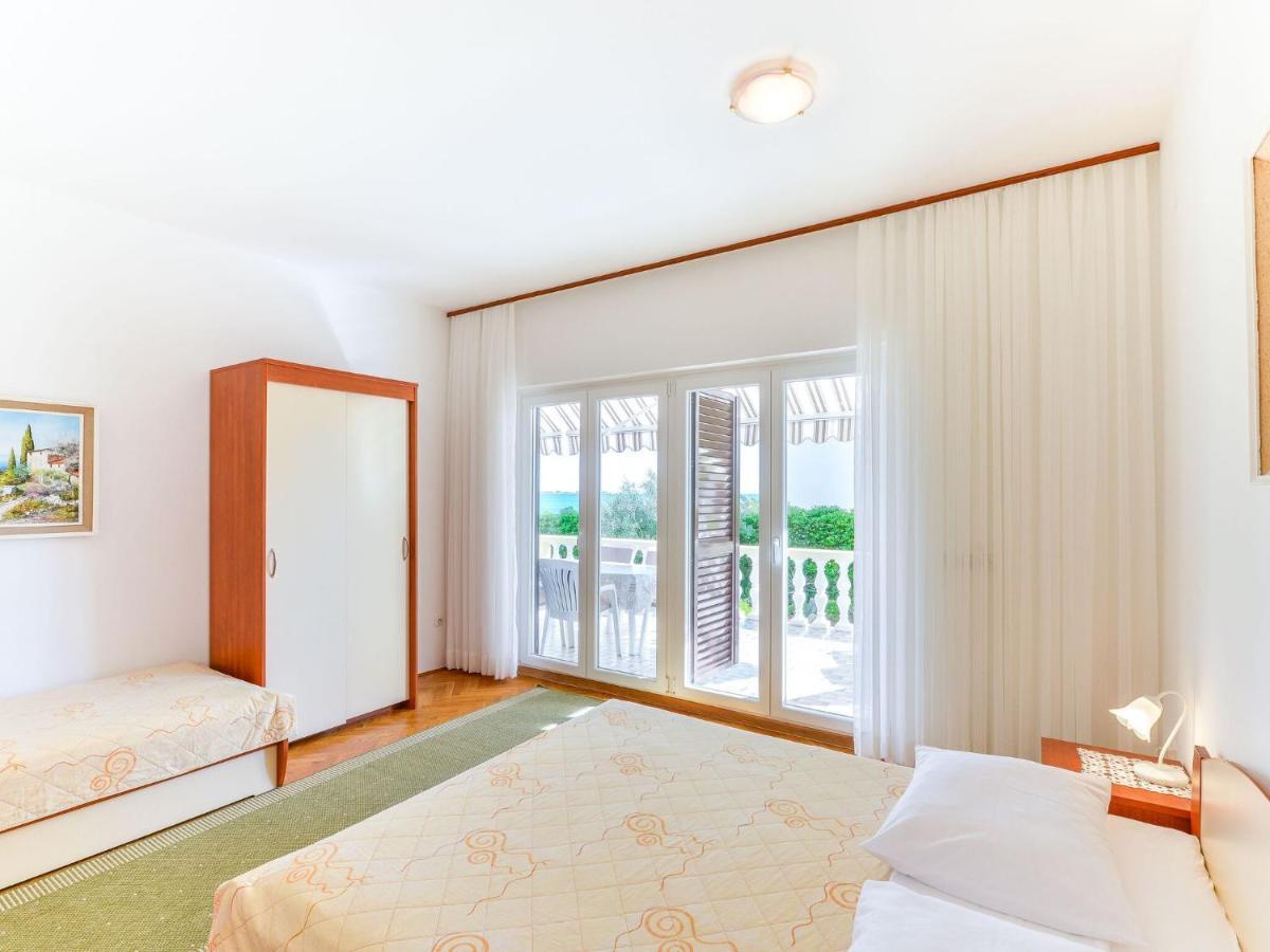 Apartments In House Liveric, In Vir At The Beach Екстер'єр фото