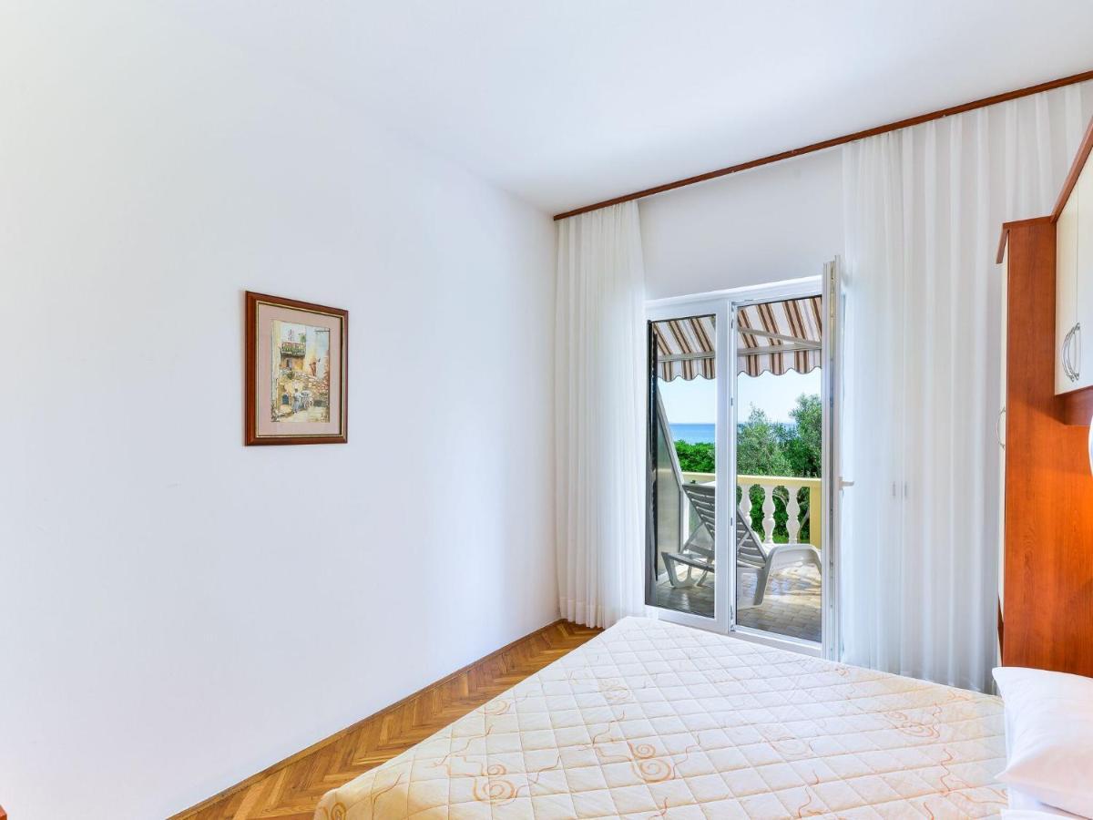 Apartments In House Liveric, In Vir At The Beach Екстер'єр фото