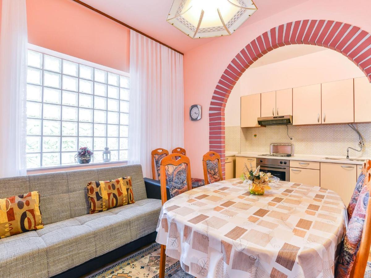 Apartments In House Liveric, In Vir At The Beach Екстер'єр фото