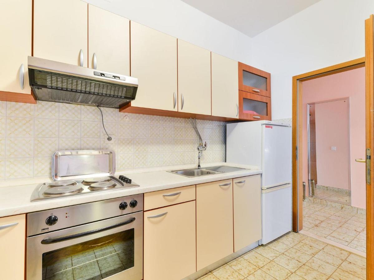 Apartments In House Liveric, In Vir At The Beach Екстер'єр фото
