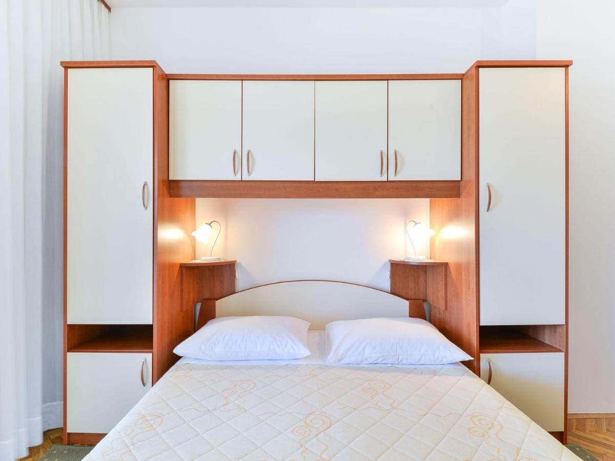 Apartments In House Liveric, In Vir At The Beach Екстер'єр фото